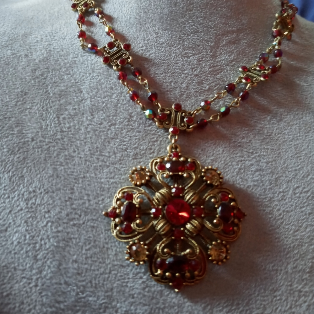 Vtg Avon Necklace